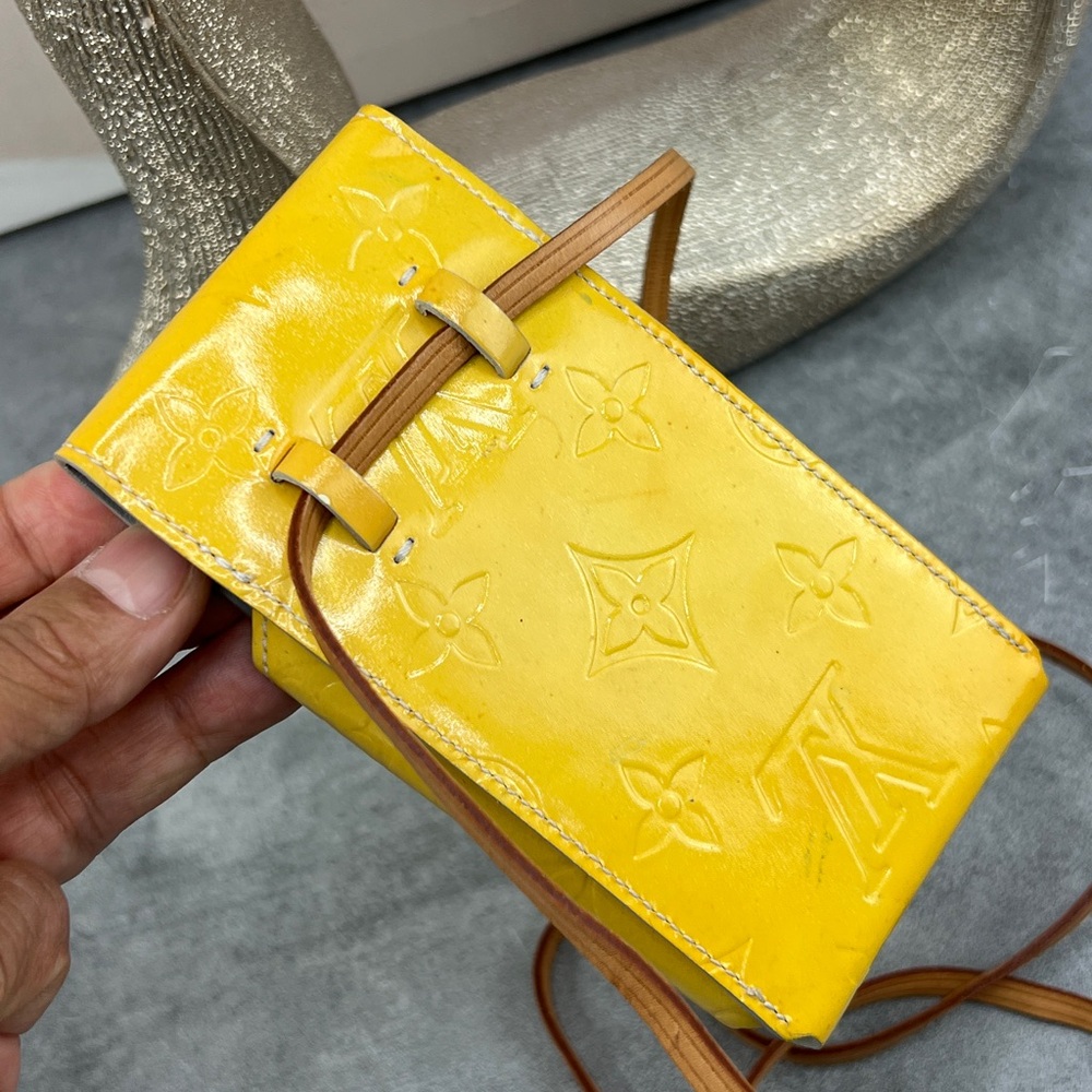 🌵Autjentic Louis Vuitton Yellow Phone Case🌵 - Picture 5 of 10